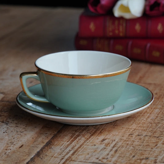 Tasse "Klara" en faïence française verte claire et dorée Villeroy & Boch Mettlach