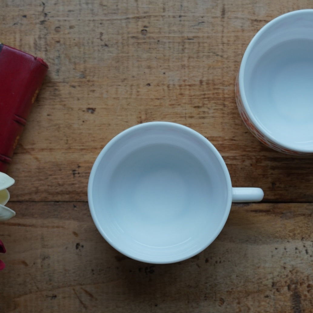 Tête-à-tête de tasses "Sarasine" fleuries en verre opalin français Arcopal modèle Scania années 70