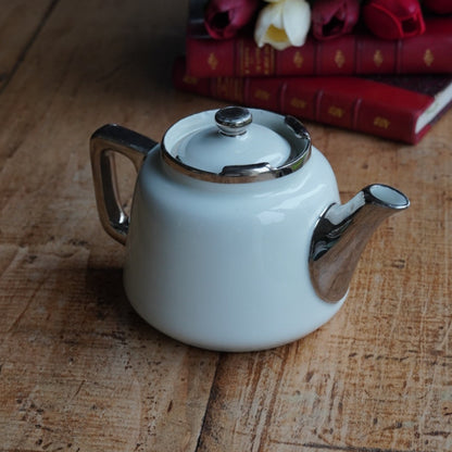 Petit théière "Thalie" en porcelaine de Limoges blanche et argenté Aluminite Frugier