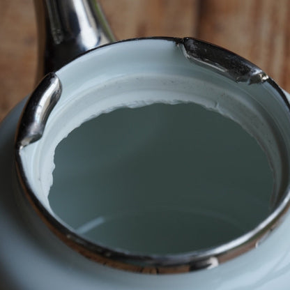 Petit théière "Thalie" en porcelaine de Limoges blanche et argenté Aluminite Frugier