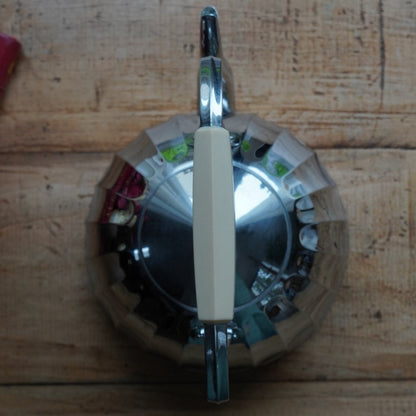 Grande bouilloire "Marisse" en acier inoxydable avec poignée et bouton en bakélite style art déco