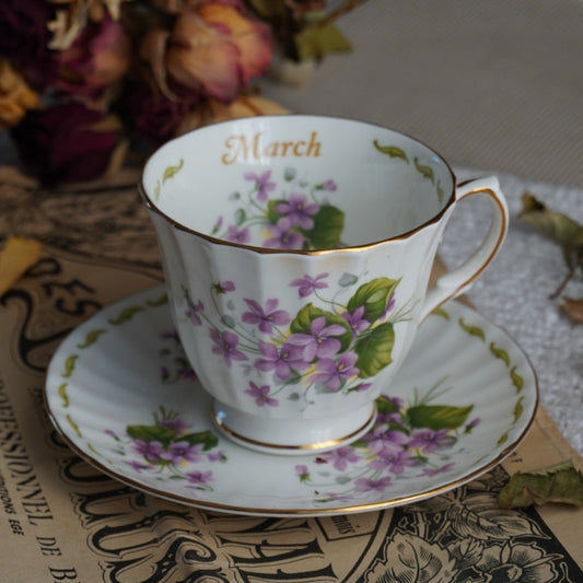Tasse "Marcy" du mois de Mars en porcelaine anglaise fleurie Duchess
