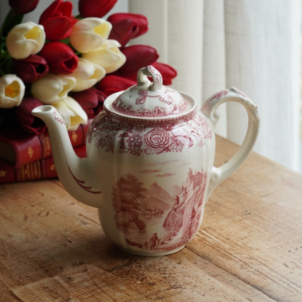 Petite théière "Aloisia" en faïence fine allemande Villeroy & Boch au décor de paysages rougeâtres modèle Burgenland