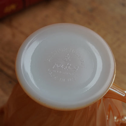 Pot à lait "Earl" en verre torsadé orange nacré fabriqué aux États-Unis Anchor Hocking FireKing
