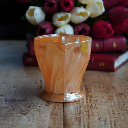 Pot à lait "Earl" en verre torsadé orange nacré fabriqué aux États-Unis Anchor Hocking FireKing