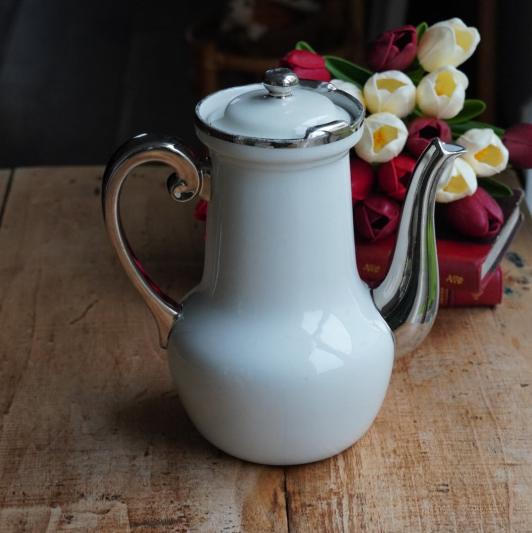 Grande théière "Thalie" en porcelaine de Limoges blanche et argentée Aluminite Frugier