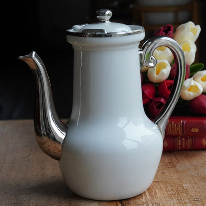 Grande théière "Thalie" en porcelaine de Limoges blanche et argentée Aluminite Frugier