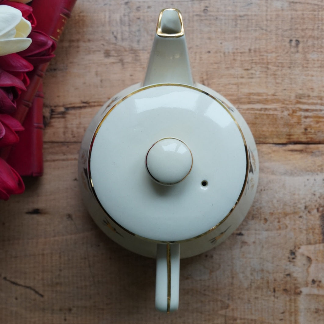 Cafetière "Thérine" en céramique française couleur crème et motifs de hérons avec dorures années 50/60