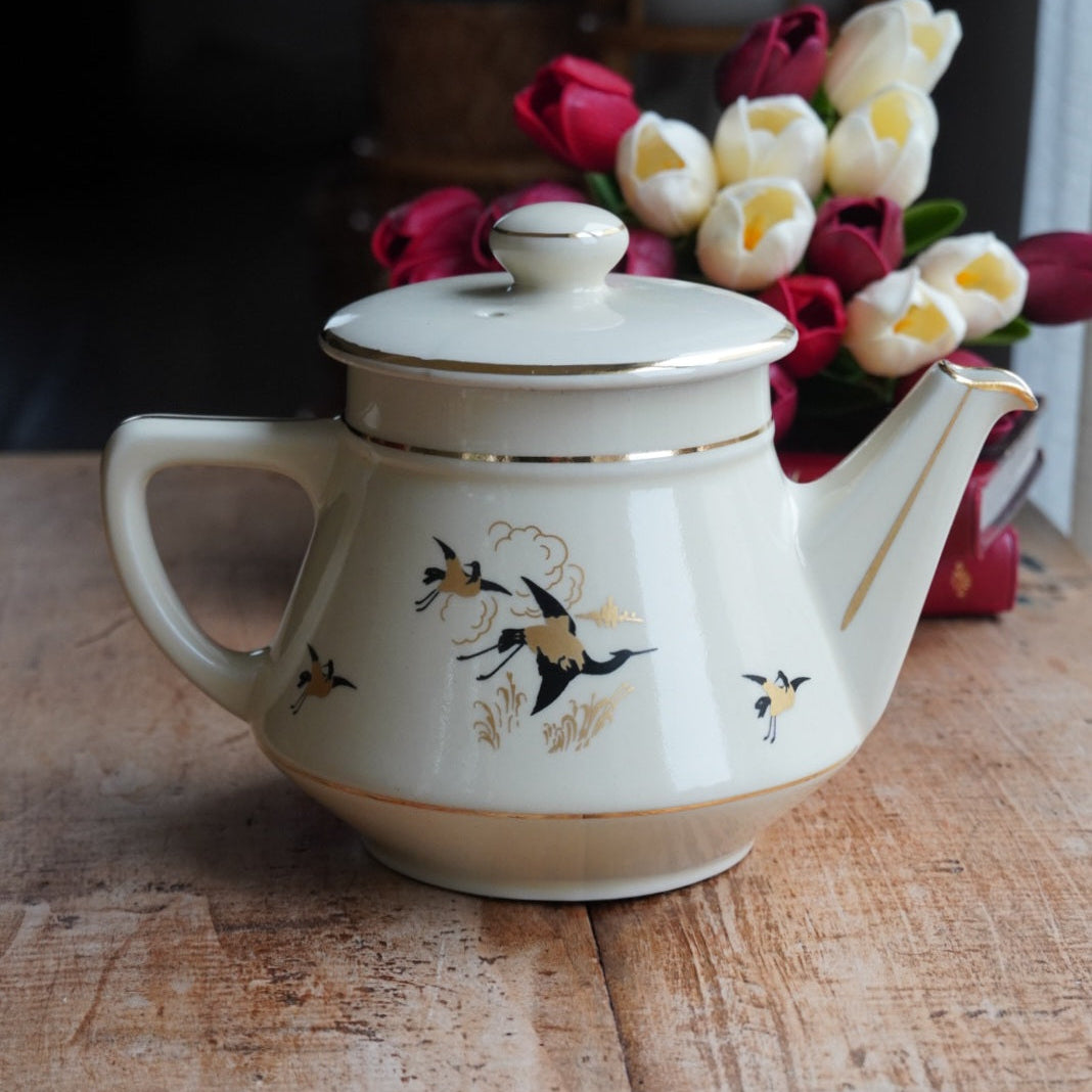 Cafetière "Thérine" en céramique française couleur crème et motifs de hérons avec dorures années 50/60
