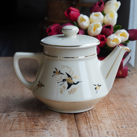 Cafetière "Thérine" en céramique française couleur crème et motifs de hérons avec dorures années 50/60