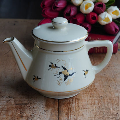 Cafetière "Thérine" en céramique française couleur crème et motifs de hérons avec dorures années 50/60