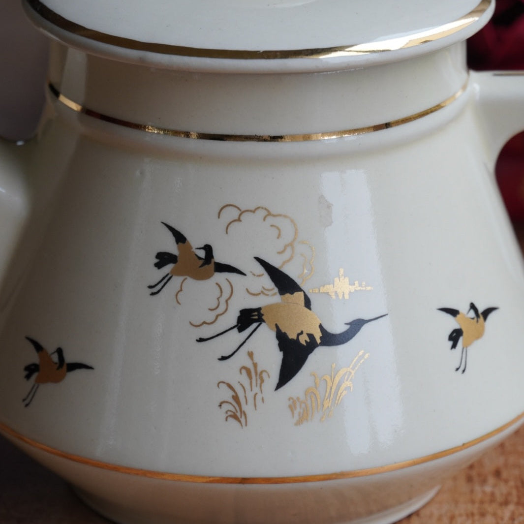 Cafetière "Thérine" en céramique française couleur crème et motifs de hérons avec dorures années 50/60