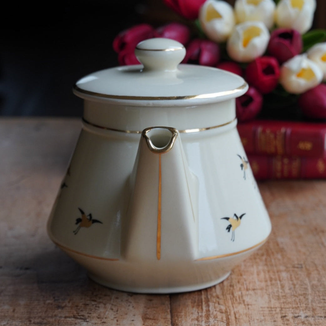 Cafetière "Thérine" en céramique française couleur crème et motifs de hérons avec dorures années 50/60