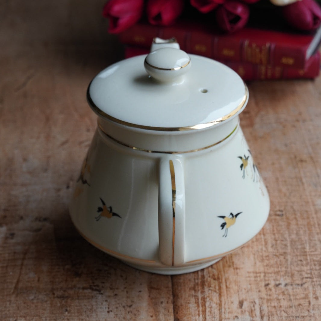 Cafetière "Thérine" en céramique française couleur crème et motifs de hérons avec dorures années 50/60