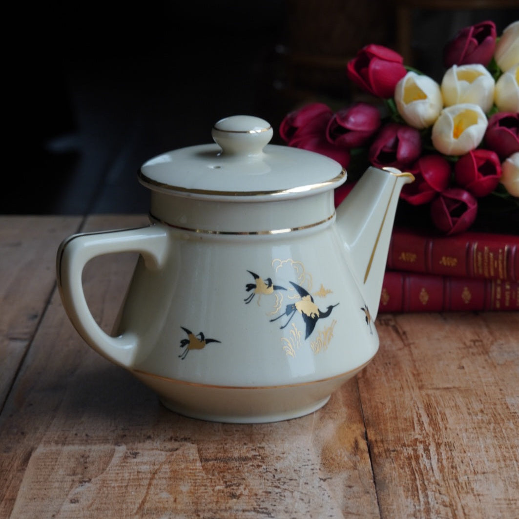 Cafetière "Thérine" en céramique française couleur crème et motifs de hérons avec dorures années 50/60
