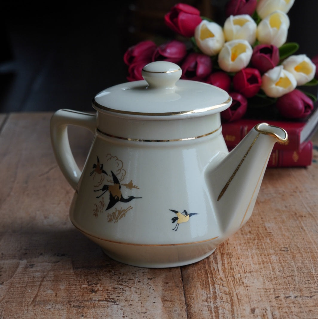Cafetière "Thérine" en céramique française couleur crème et motifs de hérons avec dorures années 50/60