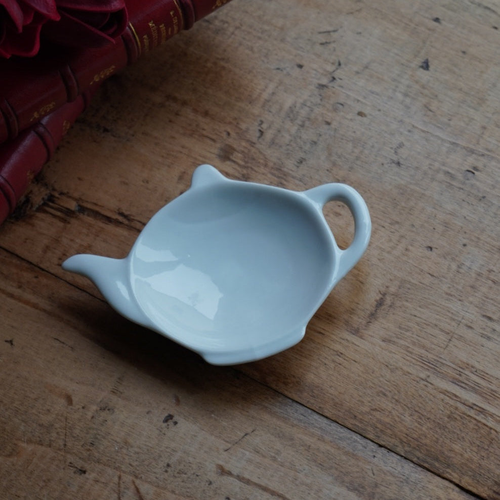 Repose-sachet "Viatime" en porcelaine blanche en forme de théière