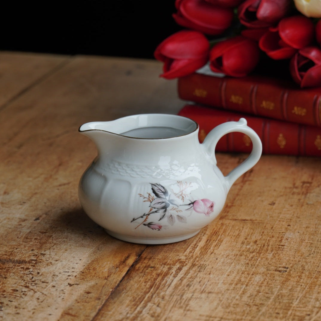 Pot à lait "Pietro" en porcelaine italienne fleurie et dorée Royal Tognana