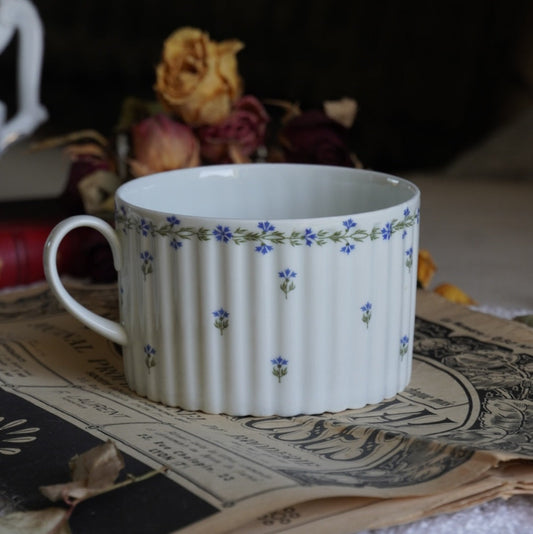 Tasse(s) "Andrée" en porcelaine de Limoges fleurie et cannelée signée(s) GDA Saint-Germain (lot de 1 ou de 2)
