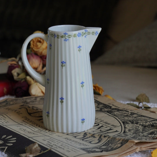 Pot à lait "Andrée" en porcelaine de Limoges fleurie et cannelée signé GDA Saint-Germain