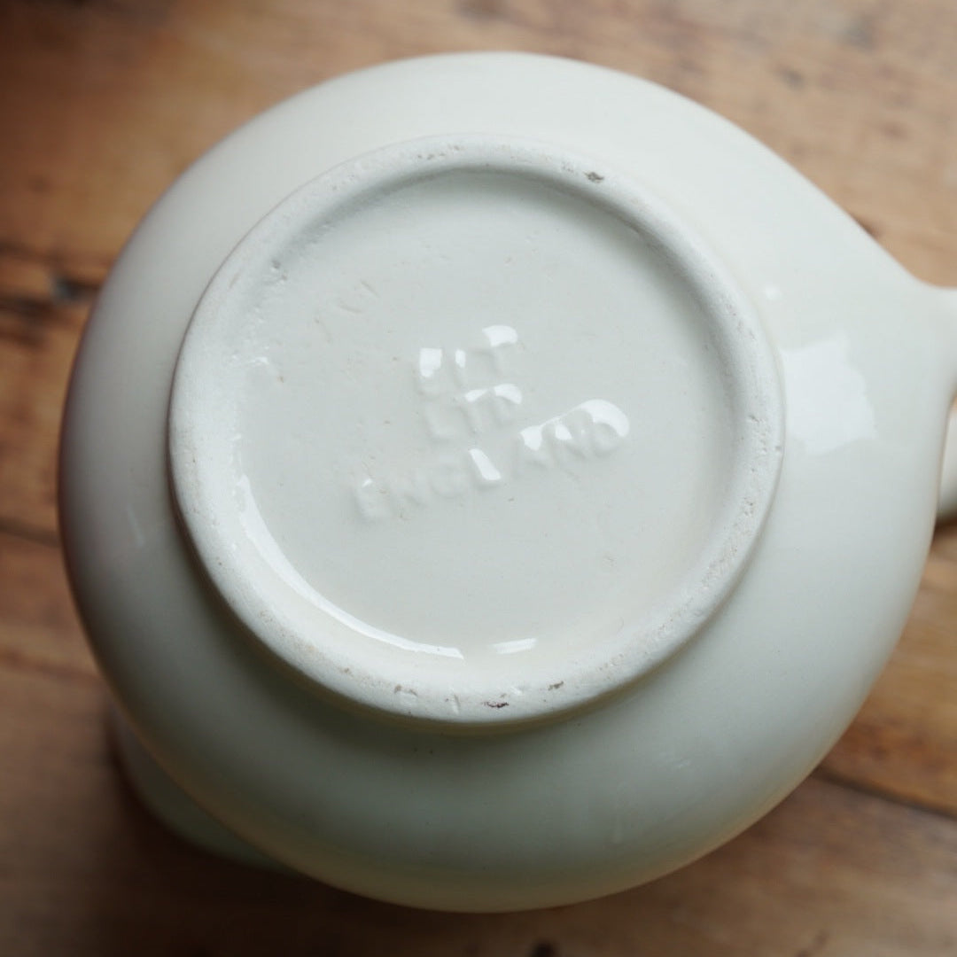 Pot à lait "Basil" en faïence anglaise couleur crème et au décor fleuri rougeâtre English Ironston Tableware