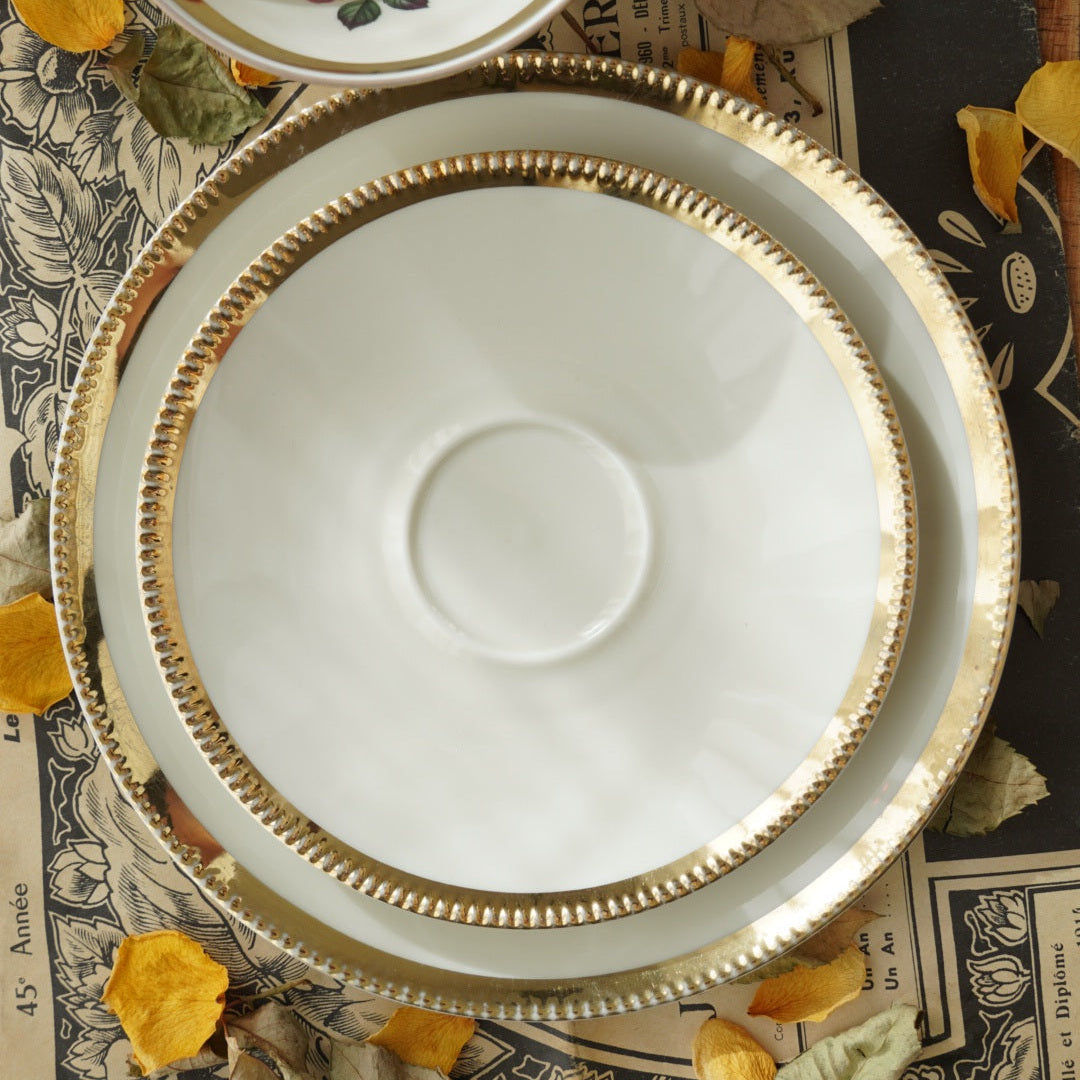 Tasse "Ursulina" en porcelaine allemande sur pied fleurie et dorée et son assiette à gâteau Bavaria Qualitäts-Porzellan