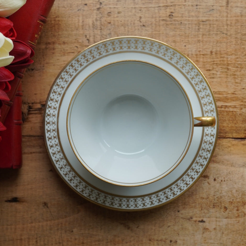 Grande tasse "Minna" en porcelaine allemande dorée Kahla Könitz