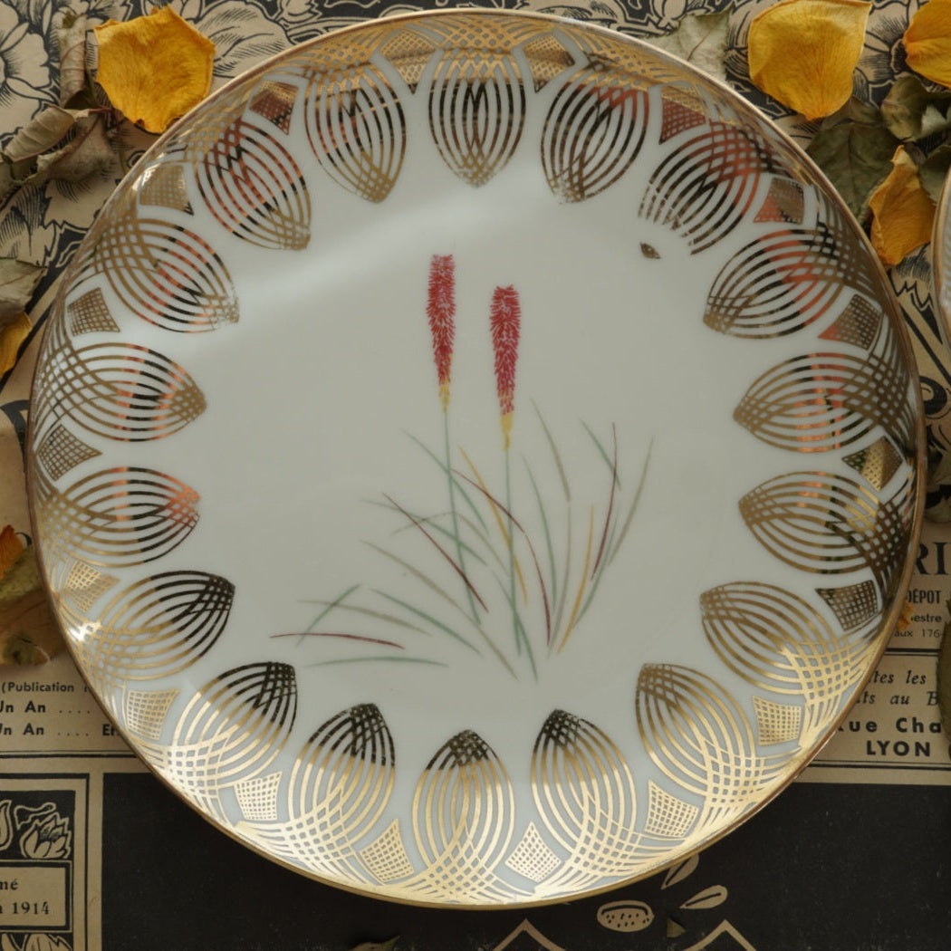 Tasse "Anina" en porcelaine allemande sur pied fleurie et dorée et son assiette à gâteau Bavaria Qualitäts-Porzellan