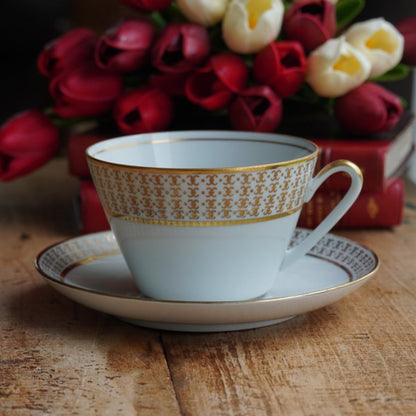 Grande tasse "Minna" en porcelaine allemande dorée Kahla Könitz