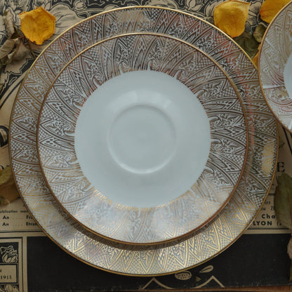 Tasse "Wilma" en porcelaine allemande sur pied fleurie et dorée et son assiette à gâteau Bavaria