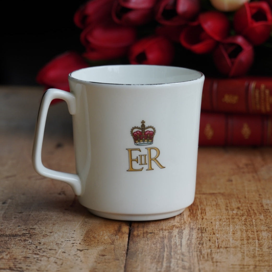 Mug "Eliza" en porcelaine anglaise Royal Grafton commémorative du 25ème anniversaire de l'accession au trône de la reine Elizabeth II (Silver Jubilee)