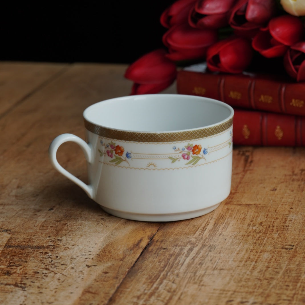 Grande tasse "Ilse" en porcelaine allemande fleurie et dorée Winterling Bavaria