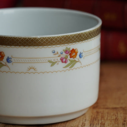 Grande tasse "Ilse" en porcelaine allemande fleurie et dorée Winterling Bavaria