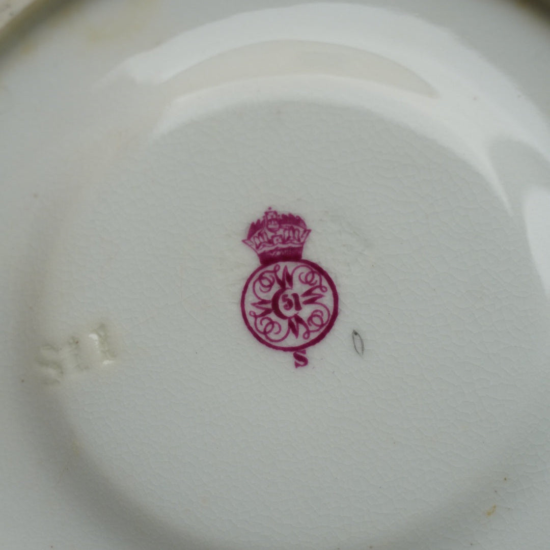 Petite tasse "Hettie" en porcelaine anglaise au décor floral polychrome et doré Royal Worcester