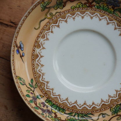 Petite tasse "Hettie" en porcelaine anglaise au décor floral polychrome et doré Royal Worcester
