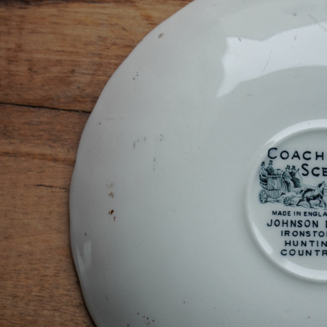 Tasse "Mary" en faïence anglaise torsadée au décor de scéne rougeâtre Johnson Brothers modèle Coaching Scenes