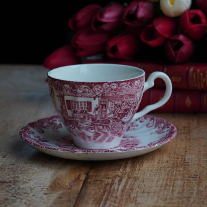 Tasse "Mary" en faïence anglaise torsadée au décor de scéne rougeâtre Johnson Brothers modèle Coaching Scenes