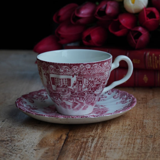 Tasse "Mary" en faïence anglaise torsadée au décor de scéne rougeâtre Johnson Brothers modèle Coaching Scenes