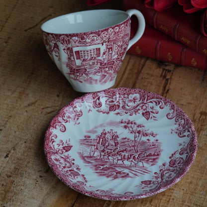 Tasse "Mary" en faïence anglaise torsadée au décor de scéne rougeâtre Johnson Brothers modèle Coaching Scenes