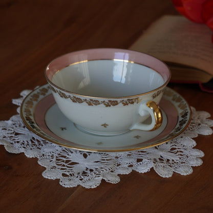 Grande tasse "Clotilde" en porcelaine de Limoges dorée et rosée