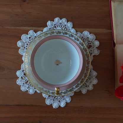 Grande tasse "Clotilde" en porcelaine de Limoges dorée et rosée