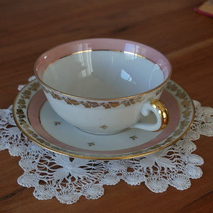 Grande tasse "Clotilde" en porcelaine de Limoges dorée et rosée