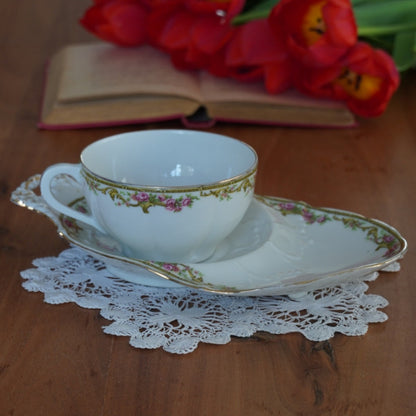 Grande tasse "Malonie" et sa grande sous-tasse à gâteau en porcelaine de Limoges fleurie et dorée