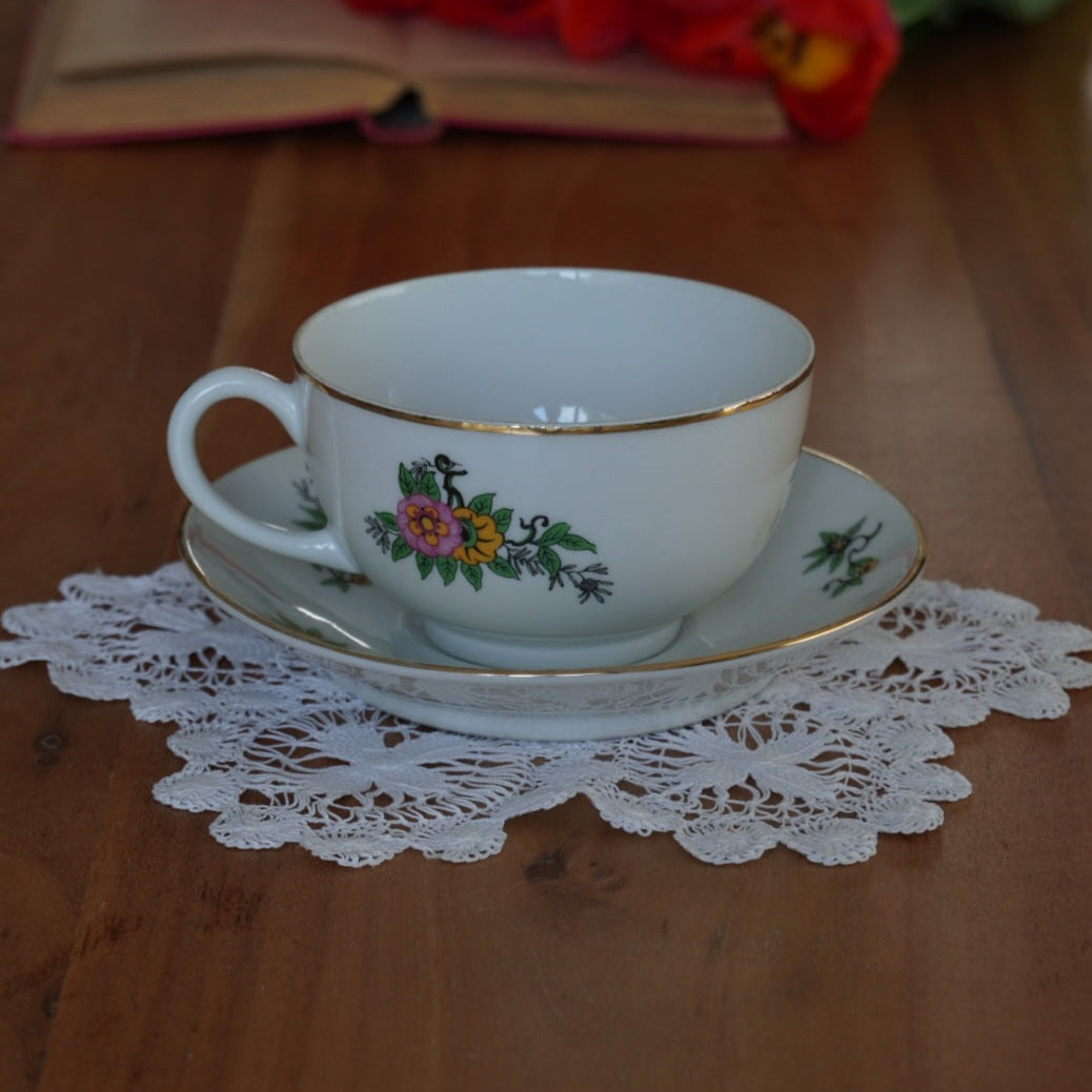 Tasse "Myrielle" en porcelaine de Limoges fleurie et dorée W. G. & Co