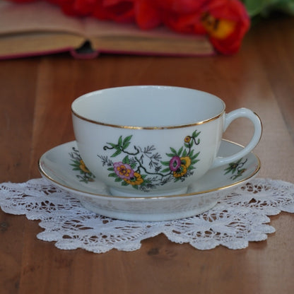 Tasse "Myrielle" en porcelaine de Limoges fleurie et dorée W. G. & Co
