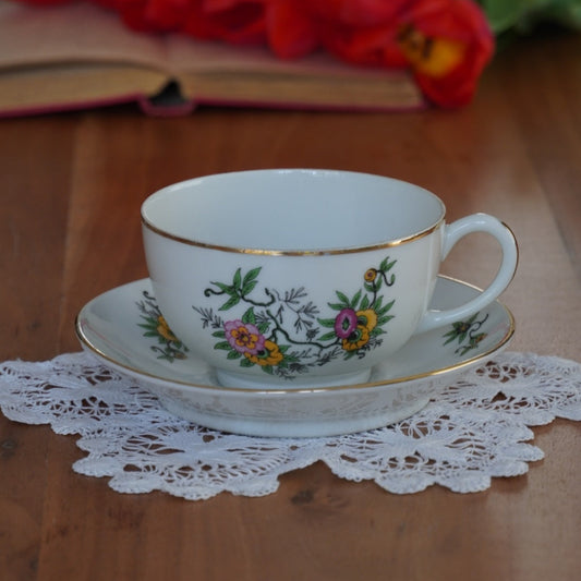 Tasse "Myrielle" en porcelaine de Limoges fleurie et dorée W. G. & Co