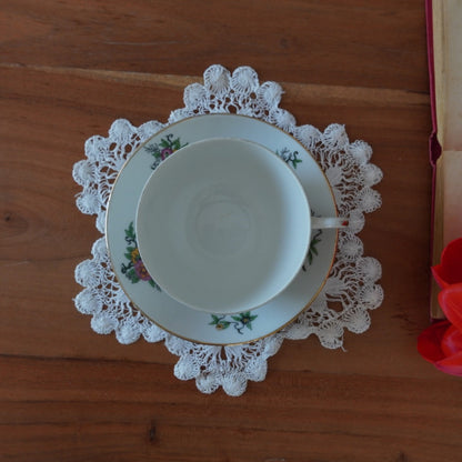 Tasse "Myrielle" en porcelaine de Limoges fleurie et dorée W. G. & Co