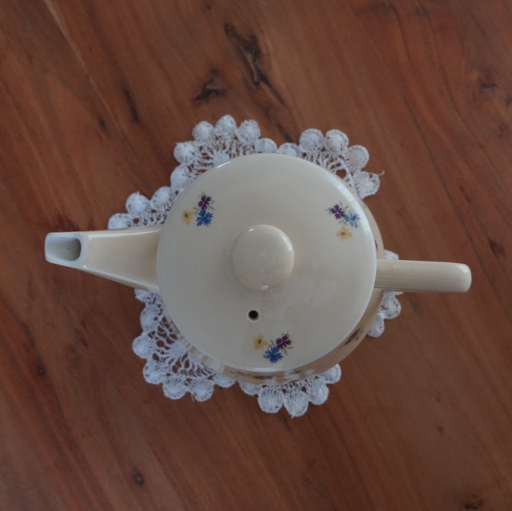 Théière "Fleurelle" en céramique jaune paille et fleurie des années 60/70