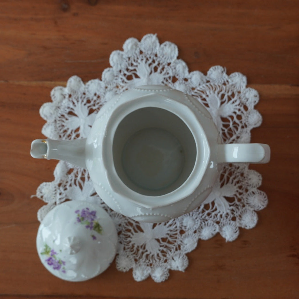 Petite théière "Rinette" en porcelaine fleurie