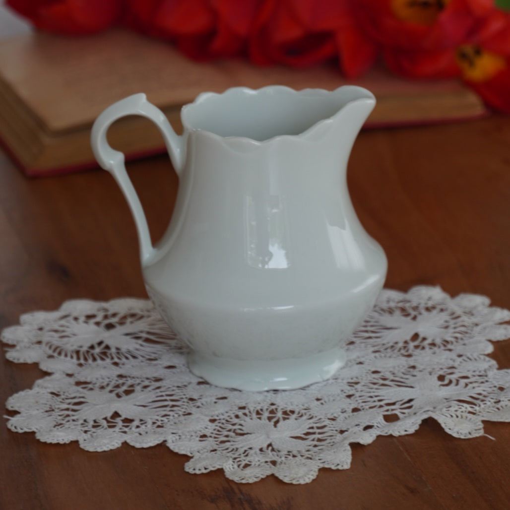 Pot à lait "Laurian" en porcelaine blanche